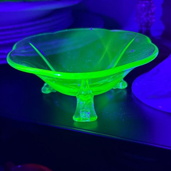 2 Fostoria Green Footed Bowl Depression Uranium  Glass - Picture 2 of 8